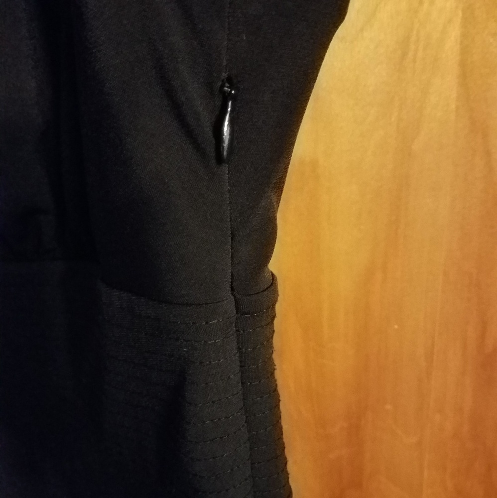 Black dress - Picture 4 of 5